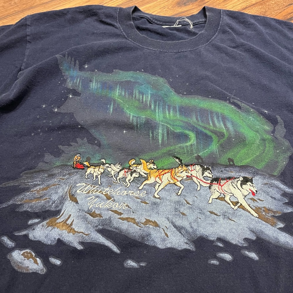 Vintage 90’s Dog Sledding Whitehorse Yukon Northern Lights Graphic Tee Shirt - Picture 3 of 4